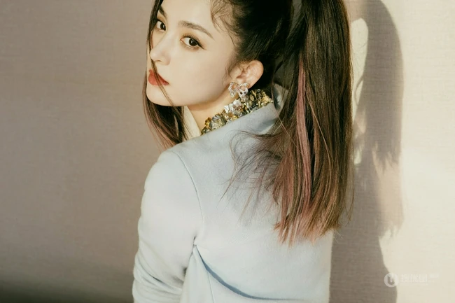 古力娜扎高扎双马尾造型居家清新清新写真图片