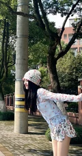 鞠婧祎轻纱印花透视樱桃衫短裤街拍游玩生活照手机壁纸图片