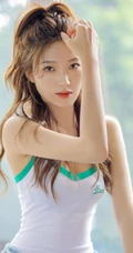 秋日居家阳光下的时尚马尾辫绑发少女紧身连体衣牛仔裤穿着甜美可人写真图集