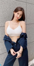 又纯又欲，身材超好，颜值高的韩国美女MIU精选紧身穿搭系列生活照壁纸