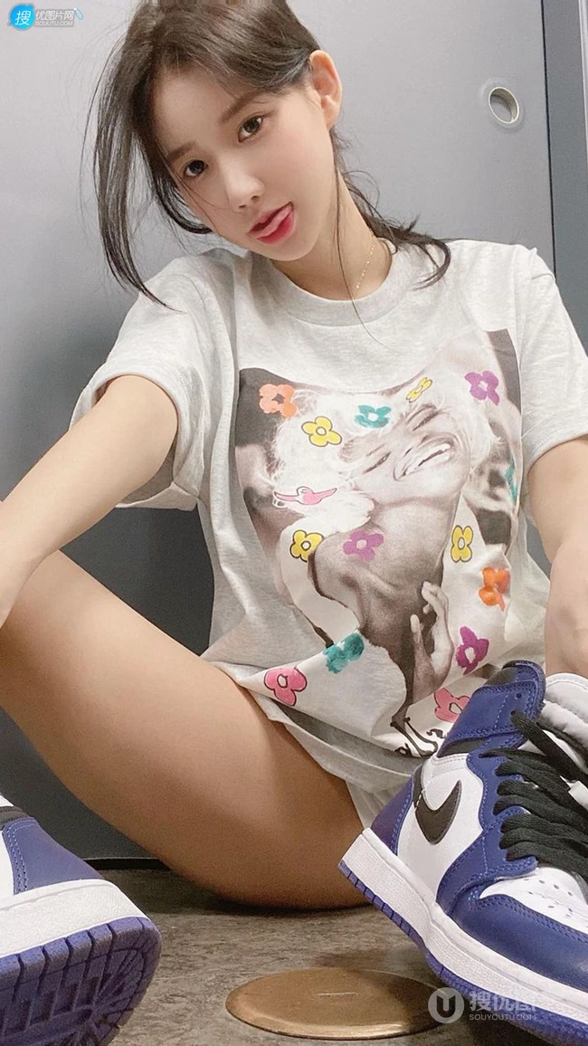 又纯又欲，身材超好，颜值高的韩国美女MIU精选紧身穿搭系列生活照壁纸