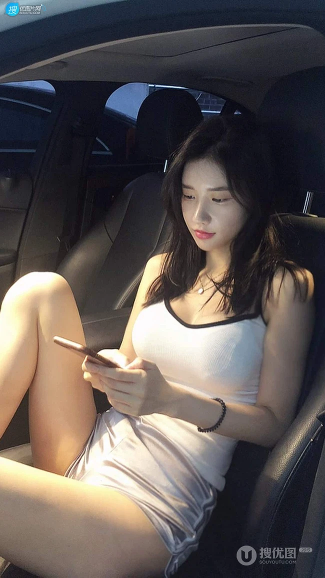 又纯又欲，身材超好，颜值高的韩国美女MIU精选紧身穿搭系列生活照壁纸