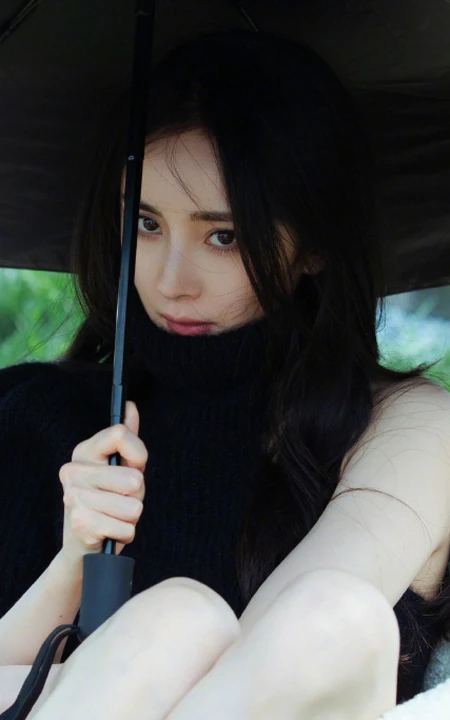 杨幂明媚娇艳，柔情满满一个人超美秋意写真图片