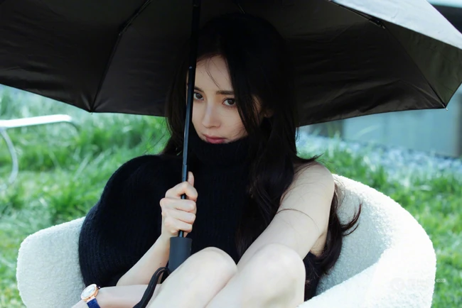 杨幂明媚娇艳，柔情满满一个人超美秋意写真图片