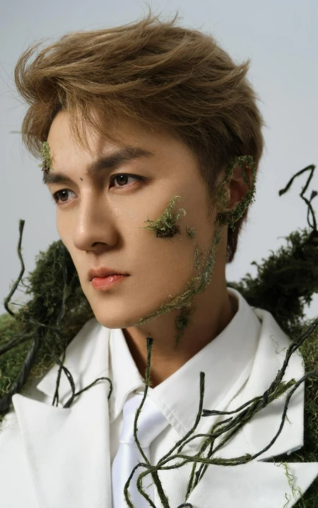 吴克群苔藓缠身个性创意帅气写真照片