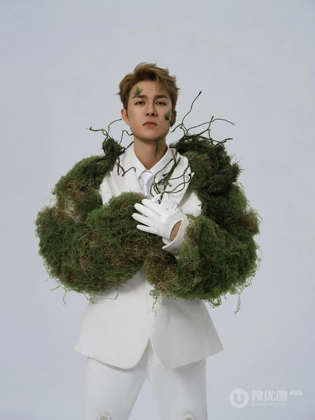 吴克群苔藓缠身个性创意帅气写真照片