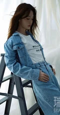 微卷长发女生明星李沁妩媚慵懒温柔初秋写真杂志图片