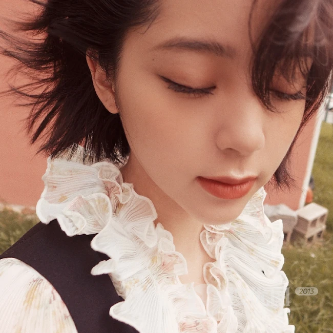 欧阳娜娜清新复古连衣裙穿搭废弃工厂慵懒随性写真美照