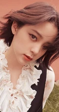 欧阳娜娜清新复古连衣裙穿搭废弃工厂慵懒随性写真美照