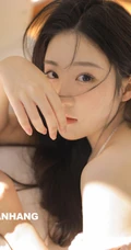 温柔似水，甜美可爱的大眼睛漂亮少女粉衣短裤穿着居家温馨十足写真图集