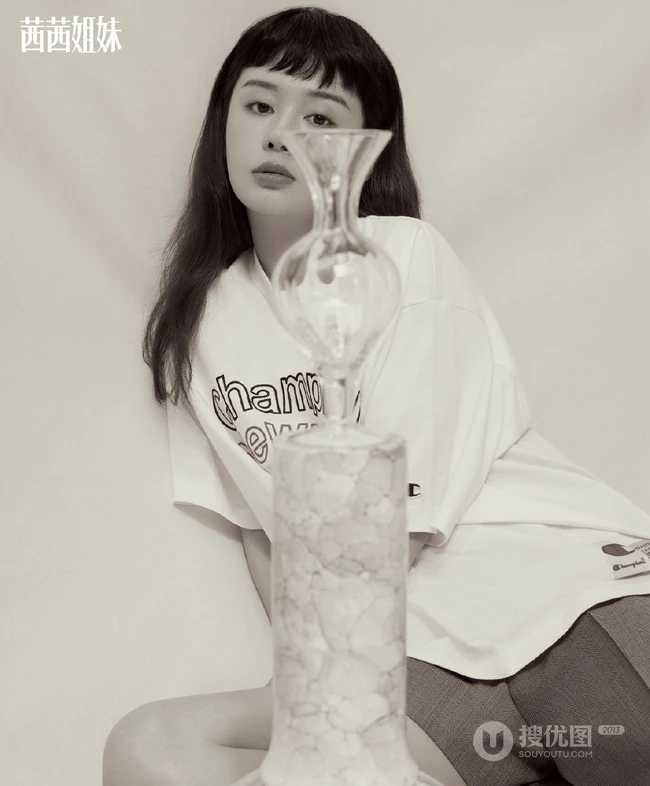 郑和惠子轻松驾驭狗啃式刘海发型，果然，人长的好看，什么造型都不影响