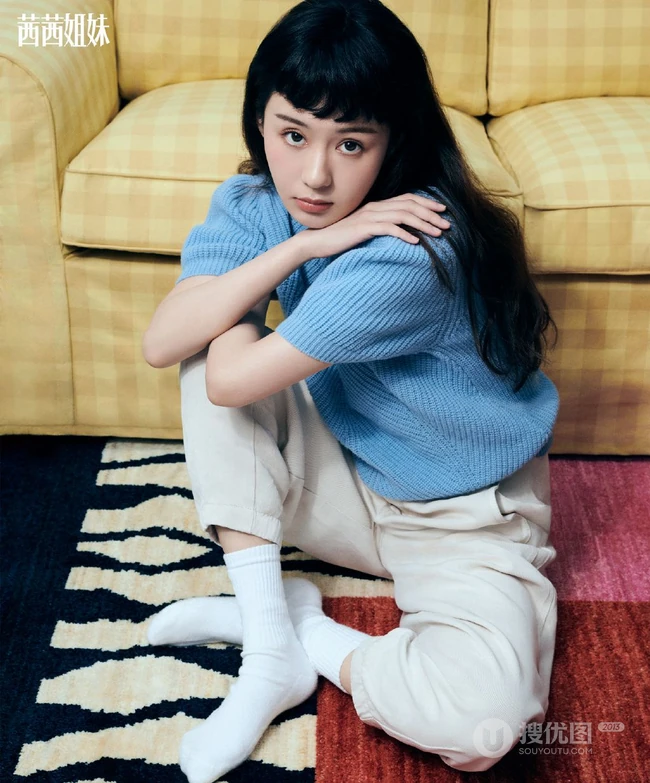 郑和惠子轻松驾驭狗啃式刘海发型，果然，人长的好看，什么造型都不影响