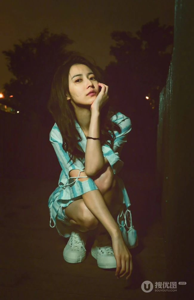 陈钰琪复古穿搭可爱甜美写真，生活照图片