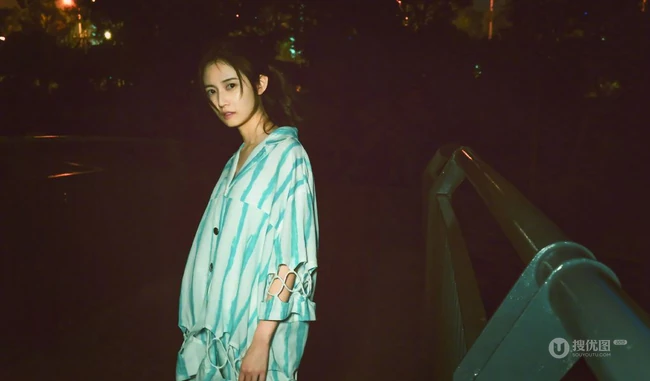 陈钰琪复古穿搭可爱甜美写真，生活照图片