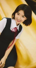 毛晓彤黑色连衣裙可爱穿搭游乐园童趣十足玩耍写真照片