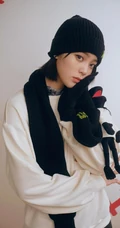 欧阳娜娜品牌秋装户外写真美照，展现甜甜少女的多样软糯魅力