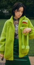 欧阳娜娜品牌秋装户外写真美照，展现甜甜少女的多样软糯魅力