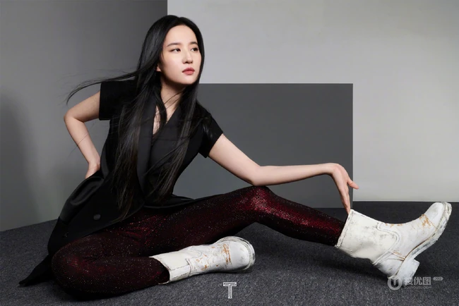 刘亦菲多套最新秋冬服饰穿搭登杂志酷美写真图片