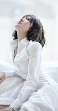唐艺昕短发发型搭配白色连衣裙清新写真图集