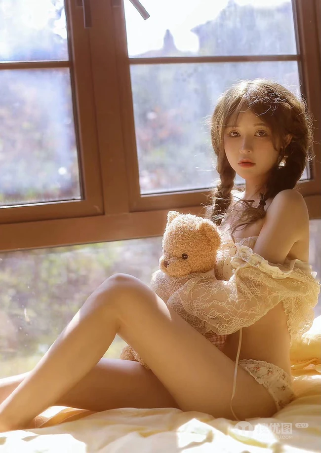 阳光正好，佳人温柔，双麻花辫少女气质小碎花蕾丝家居服居家室内唯美写真集