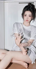 厨房里做奶油面包的可爱卡哇伊女生小姐姐宽大T恤穿搭悠闲写真套图
