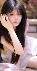 惬意的夏日午后，穿着小碎花白裙的甜美可人高颜值女生慵懒写真图集