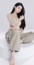 淡淡的小温柔，谁不喜欢，温柔型漂亮女生长袖礼裙上衣加长裤室内高清图集