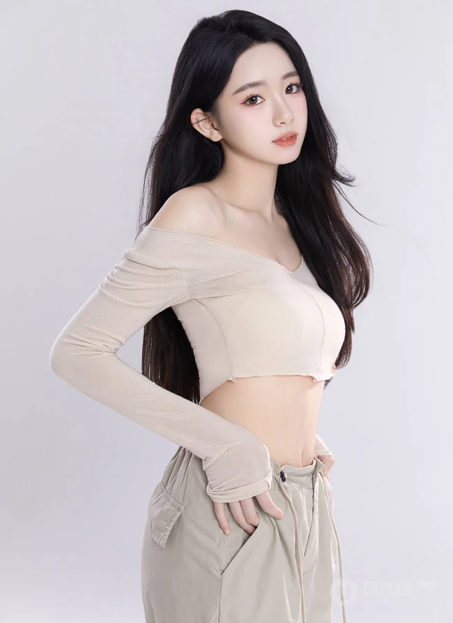 淡淡的小温柔，谁不喜欢，温柔型漂亮女生长袖礼裙上衣加长裤室内高清图集