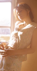 温暖的光，慵懒的小姐姐，穿着睡衣短裤的漂亮女生慵懒气质室内套图
