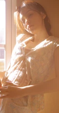 温暖的光，慵懒的小姐姐，穿着睡衣短裤的漂亮女生慵懒气质室内套图