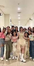 韩国女明星iu李智恩印尼雅加达活动和小朋友学生合影美照