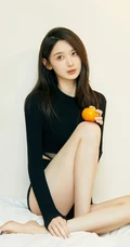 徐梓钧黑色紧身衣穿着尽显修长线条感写真图集