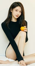 徐梓钧黑色紧身衣穿着尽显修长线条感写真图集