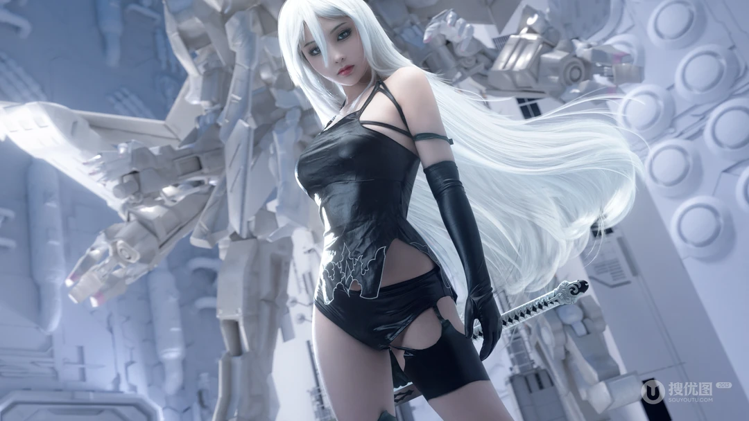 白发，黑色劲装，紧身衣，美腿，性感的cosplay美女小姐姐壁纸图片