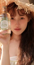 一看就很舒心的阳光灿烂美少女街拍写真手机壁纸图片