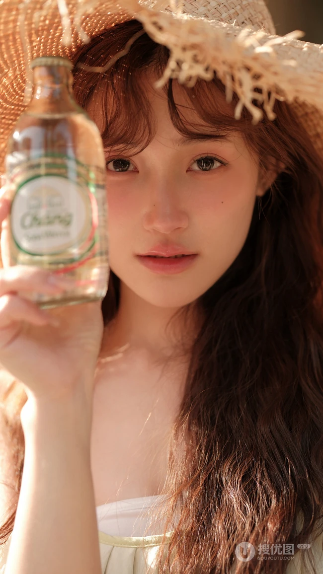 一看就很舒心的阳光灿烂美少女街拍写真手机壁纸图片
