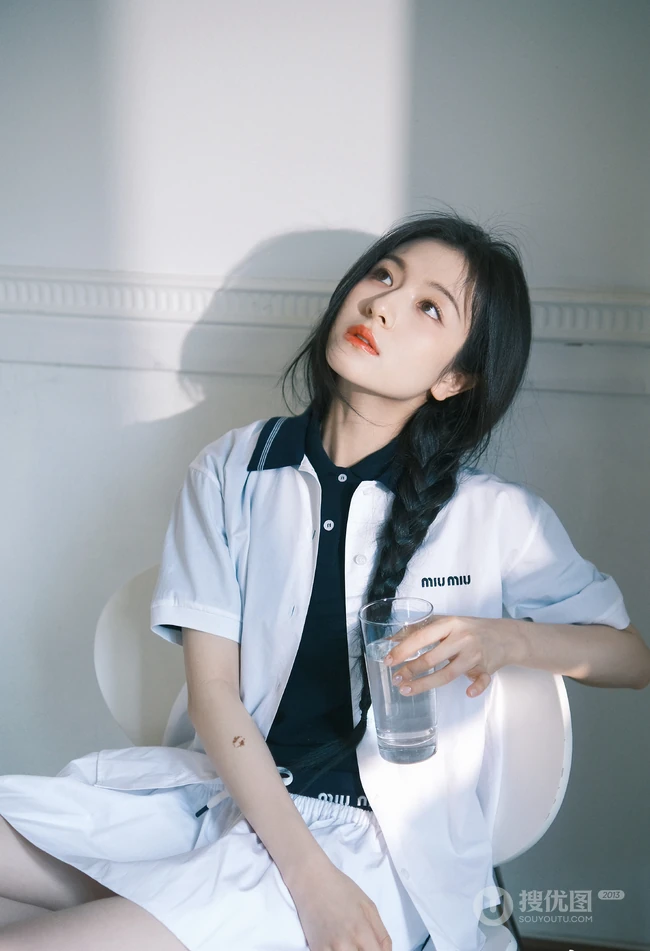 李兰迪青涩学生装白衬衫清新写真照