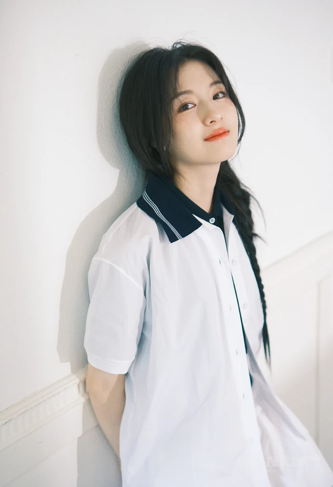 李兰迪青涩学生装白衬衫清新写真照
