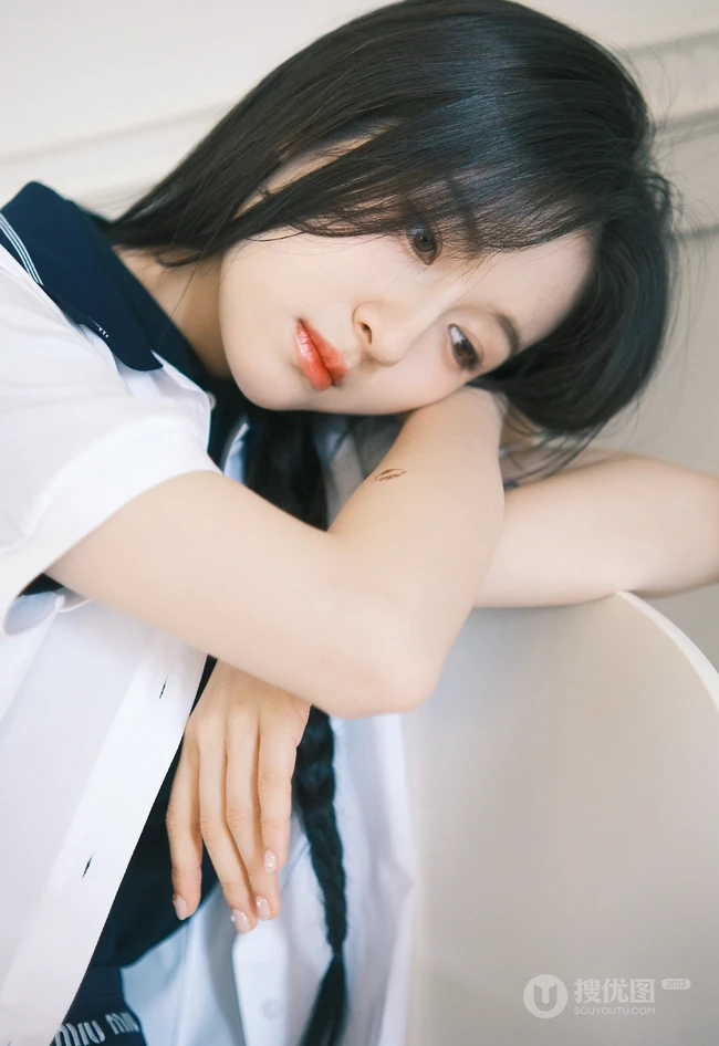李兰迪青涩学生装白衬衫清新写真照