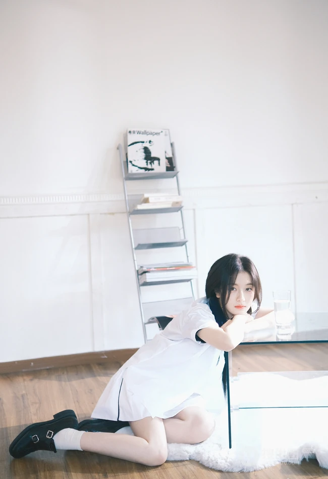 李兰迪青涩学生装白衬衫清新写真照