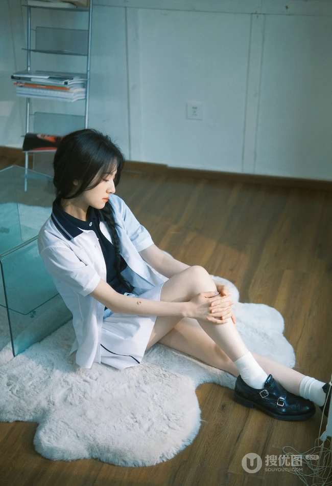 李兰迪青涩学生装白衬衫清新写真照