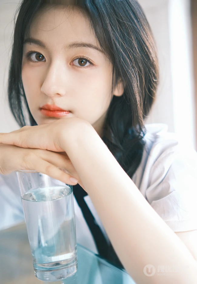 李兰迪青涩学生装白衬衫清新写真照