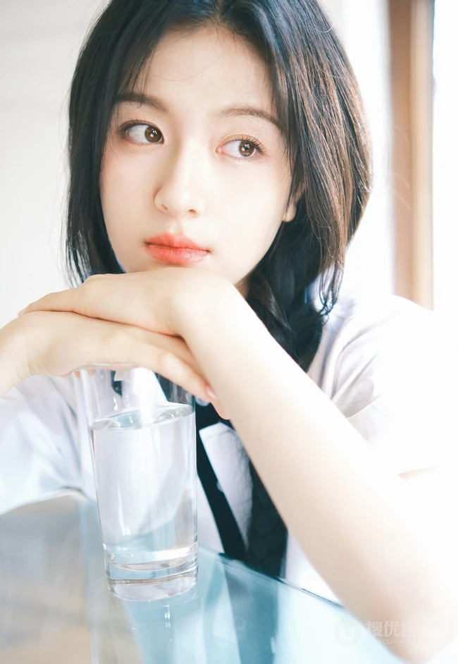 李兰迪青涩学生装白衬衫清新写真照