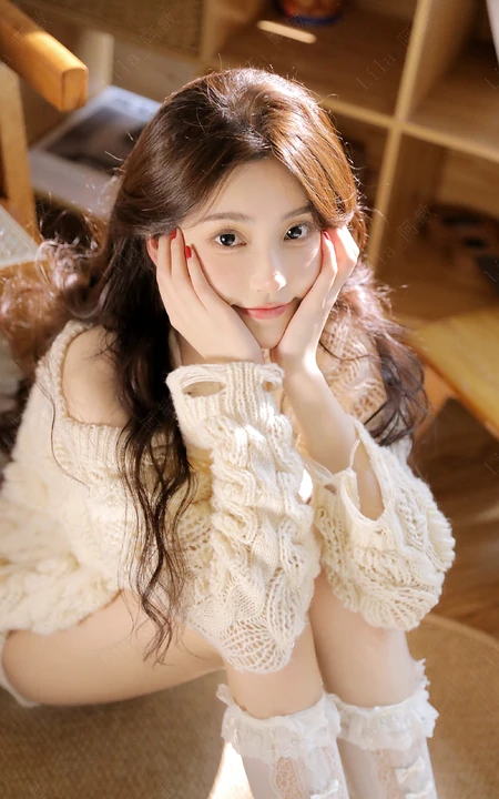 喜欢阳光的温暖，小书房，暖阳下，悠闲可人的居家美女写真手机壁纸图片