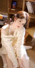 喜欢阳光的温暖，小书房，暖阳下，悠闲可人的居家美女写真手机壁纸图片