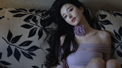性感优雅气质长发美女小姐姐紫裙加丝袜穿搭私房沙发写真壁纸套图