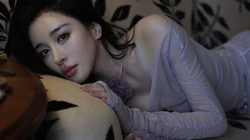 性感优雅气质长发美女小姐姐紫裙加丝袜穿搭私房沙发写真壁纸套图