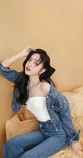 吴宣仪紧身牛仔套装着身宛如傲娇小野猫高清室内写真套图