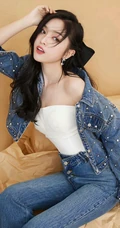 吴宣仪紧身牛仔套装着身宛如傲娇小野猫高清室内写真套图