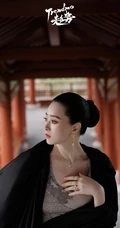 美丽翩然入画，蒋欣一袭国风穿搭游园写真登杂志图片